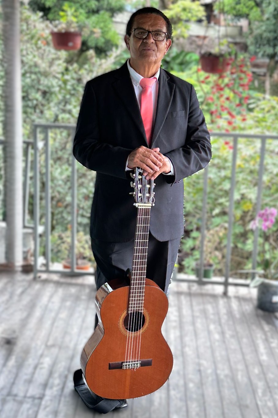 Amado Usuga - Guitarra Marcante